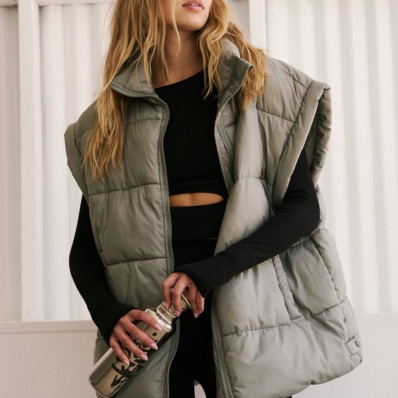 Free People puffer vest Small WHITE - Picture 2 of 3